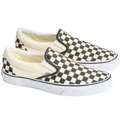 VANS ヴァンズ スリッポン US企画 USA クラシック スニーカー 靴 シューズ CLASSIC SLIP-ON 正規品 メンズ レディース ユニセックス チェック ブラック ホワイト ネイビー バンズ 定番 紐無し カジュアル サンダル VN000EYE