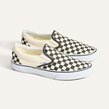 VANSヴァンズスリッポンクラシックスニーカー靴シューズCLASSICSLIP-ON正規品メンズレディースユニセックスチェックブラックホワイトネイビーバンズ定番紐無しカジュアルサンダルVN000EYE