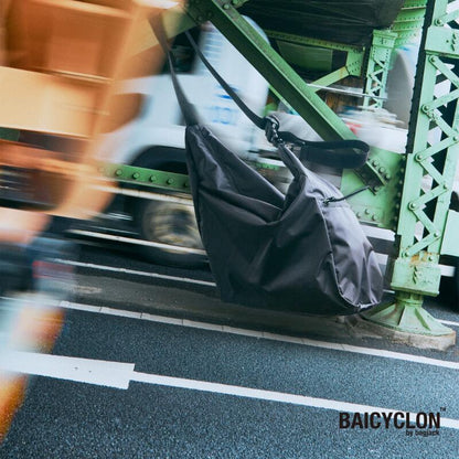 BAICYCLONbybagjackバイシクロンバイバッグジャックNCL-07ショルダーバッグメンズレディースユニセックス大容量25L大きめ撥水ナイロン黒ブラックシンプルミニマル斜めがけ肩掛け通勤通学旅行NEXTCORELINEBLACK1BLACK2BCL-28ベース